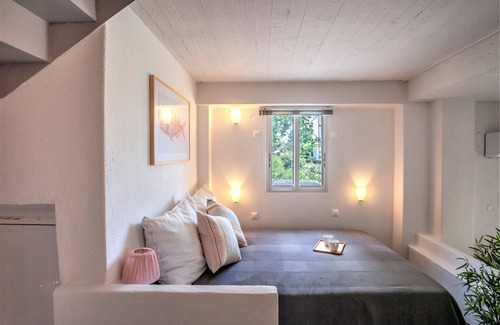 Sithonia Casa | Alterra Vita Captain's Cabin