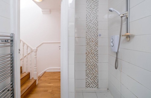 Northcote Casa | ALTIDO Cosy and inviting 4-bed house with patio