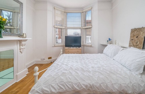Northcote Casa | ALTIDO Cosy and inviting 4-bed house with patio