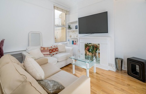 Northcote Casa | ALTIDO Cosy and inviting 4-bed house with patio