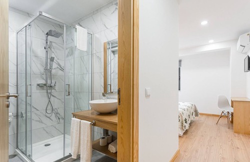 Mangualde Apartamento | ALTIDO Inviting unit w/ Gym & Communal pool