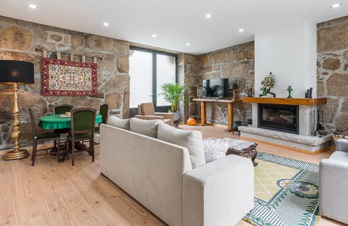 Mangualde Apartamento | ALTIDO Inviting unit w/ Gym & Communal pool