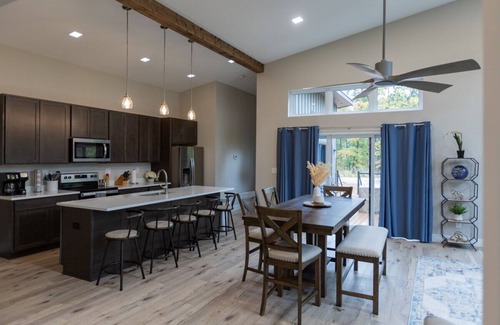 Wright City Casa | Altitude Adjustment - New Treehouse at Innsbrook