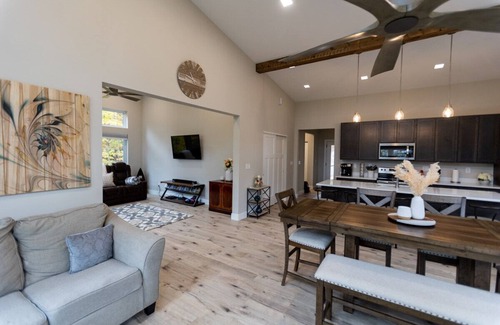 Wright City Casa | Altitude Adjustment - New Treehouse at Innsbrook