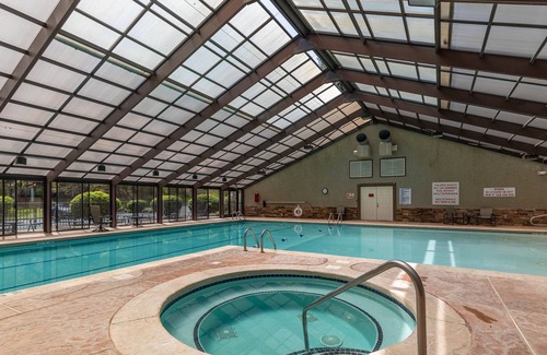 Seven Devils Condominio | ¡Descubre la relajación en Altitude Adjustment an Echota on the Ridge Townhome!
