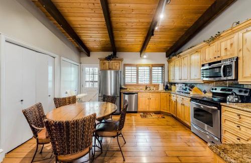 Knollwood Casa | Altitude Haus