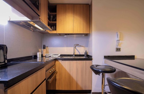 Las Condes Apartamento | Alto Familiar: 2 Dorm. con Piscina y BBQ Premium