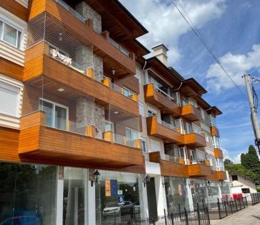 Quinta da Serra Apartamento | ALTO PADRÃO, centro, Rua Coberta, na Estação Campos de Canella