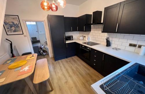 Trafford Apartamento | Altrincham House - 2BR - Sleeps 6 - WiFi - Parking