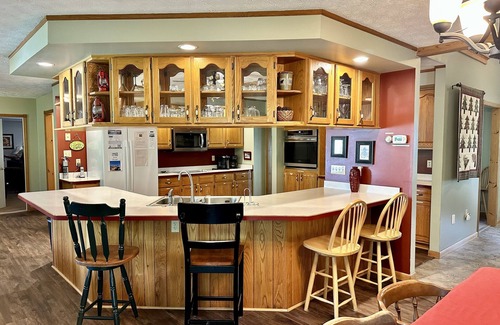 Accident Casa | Alvie House: 5 min from Wisp&DCL, Outdoor Fire Pit, Fireplaces, Country Kitchen