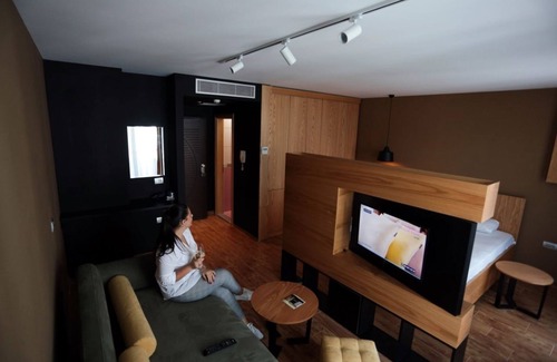 Golem Hotel | Alvin Comfort Hotel