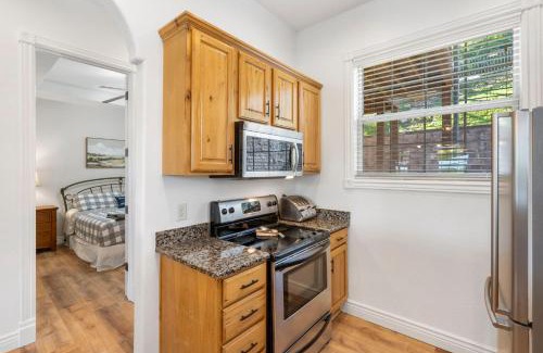 Indian Point Casa | Always 80 and Sunny - Silver Dollar City