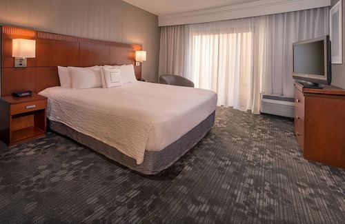Columbia Hotel | Always a Great Idea To Unwind! Near Lake Kittamaqundi, w/ Pool, Pet-Friendly!