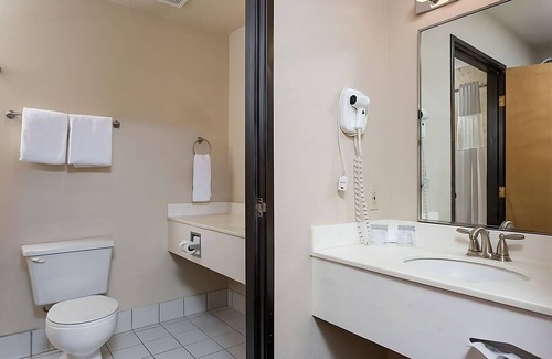 Newport Hotel | Always a Great Idea To Unwind! Two Units, Pets Are Welcome, Parking!