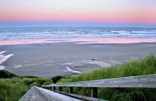 Newport Hotel | Always a Great Idea To Unwind! Two Units, Pets Are Welcome, Parking!