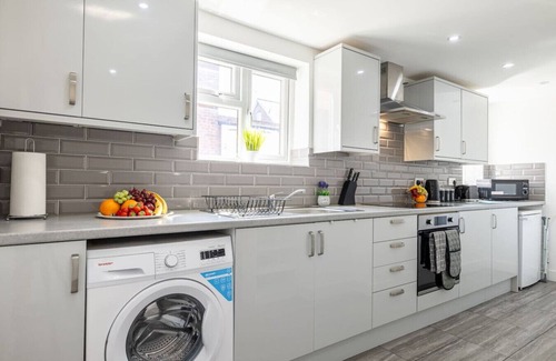 Cradley Apartamento | Always Booked! Large Mood Lit Flat SmartTv Parking