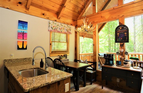 Gatlinburg - Pigeon Forge Cabina | Always & Forever 1 Bedroom Cabin by RedAwning