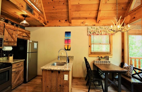 Gatlinburg - Pigeon Forge Cabina | Always & Forever 1 Bedroom Cabin by RedAwning