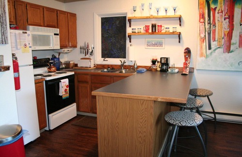 Alyeska Condominio | Alyeska Base View Studio Condo; Location Location! Parque y caminar a todo.