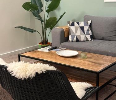 Flensburg Apartamento | Am kleinen Mühlenteich - Zentrale ruhige Lage mit Parkplatz und Fahrrädern