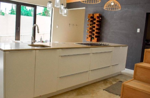 Grahamstown Casa | Amabwe Guest House