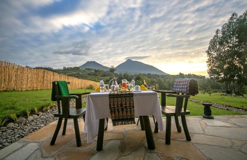 Kinigi Cabina | Amakoro Songa Lodge