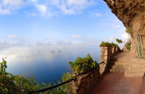 San Pietro Villa | Costa de Amalfi FRENTE AL MAR Villa por Sorrento y Positano, Piscina, Cave-Bar, Experiencias