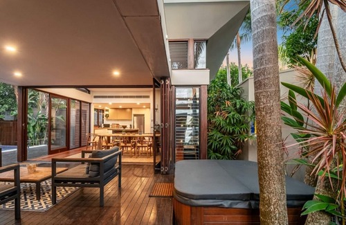 Broken Head Villa | Amalfi Villa Byron Bay - Broken Head Private Beach Access