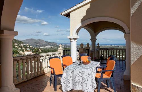 Pedreguer Villa | Amanda: 4 bedroom villa with stunning views