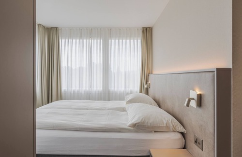 Glattbrugg Hotel | Amanthos Living Zürich Airport