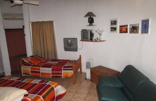 Thorny Bush Game Reserve Cabina | Amanzimlotzi Riverside Bush Camp