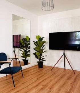 Elgersweier Apartamento | AMAO Indigo - Rollstuhlgerechte Suite - 62 qm - Balkon & Tiefgarage - Aufzug - Nähe Messe - bis 10 Pers 2Whg
