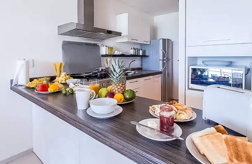 Jimenez Apartamento | AMARA Beachfront Apartments by The Sea