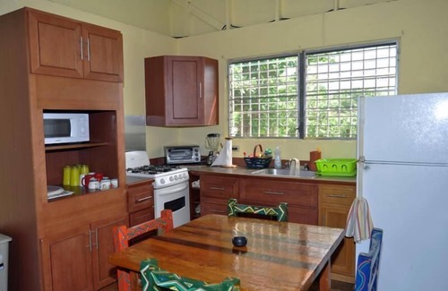 Puerto Ferro Casa | Amarilla Casita En Vieques Con Wifi