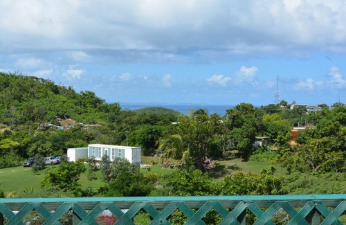 Puerto Ferro Casa | Amarilla Casita En Vieques Con Wifi