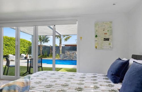 New Plymouth Apartamento | Amaroo - poolside studio near Pukekura Park