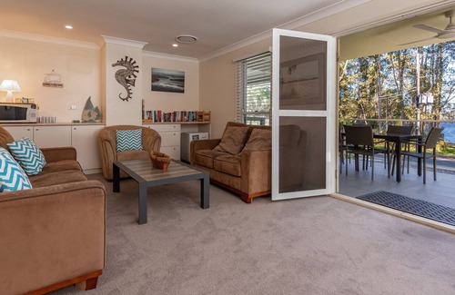 Smiths Lake Casa | Amaroo Sunset Lodge - Pacific Palms Holidays