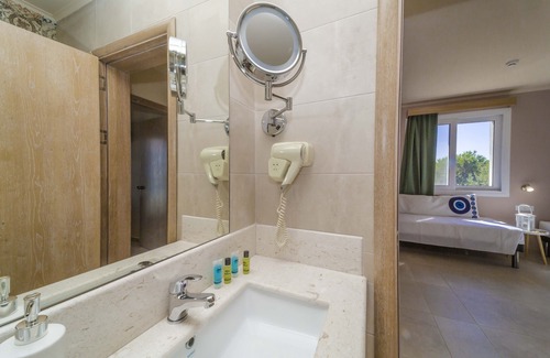 Lardos Casa | Amaryllis Front Beach Hotel