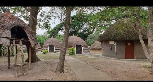 Umkhanyakude District Municipality Cama Y Desayuno | Amathalente zulu village