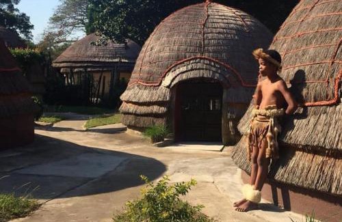 Umkhanyakude District Municipality Cama Y Desayuno | Amathalente zulu village