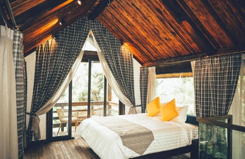 Soc Son Hotel | Amaya Retreat