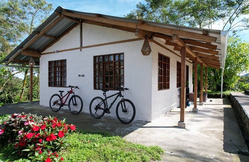 San Miguel de los Bancos Cabaña | Amazing 2-bedroom cottage in Milpe cloud forest.