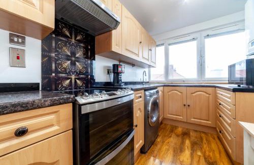 Hammersmith and Fulham Apartamento | Amazing 1 BR apartment, Barons Court