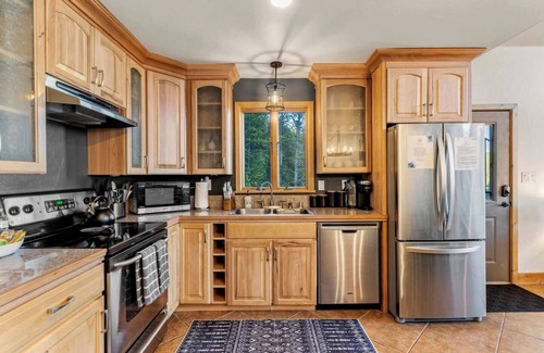 Saint Mary's Cabina | Amazing 10,000-Ft Views Vacation Retreat w/ Hot Tub & PS5 Fun