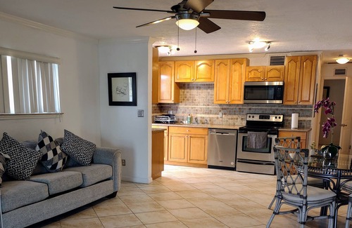 Capri Isle Condominio | Amazing 1B/1B Waterview, main level Apt. AS3