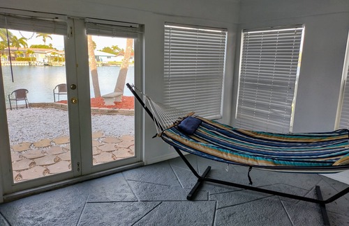 Capri Isle Condominio | Amazing 1B/1B Waterview, main level Apt. AS3
