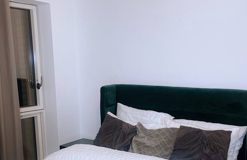 Gascoigne Casa | Amazing 2 bed flat with BALCONY