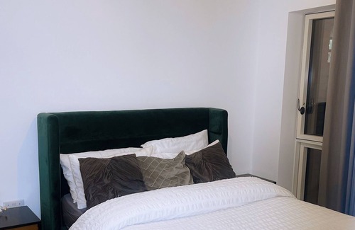 Gascoigne Casa | Amazing 2 bed flat with BALCONY