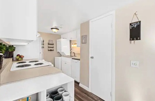 Southeast Casa | Amazing 2-Bed Townhome w/Garage in DTC