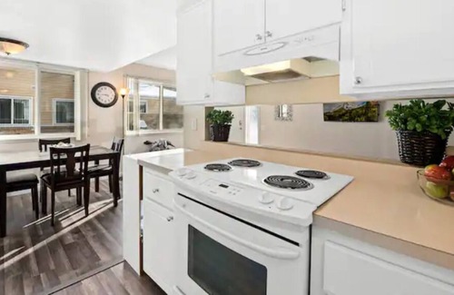 Southeast Casa | Amazing 2-Bed Townhome w/Garage in DTC